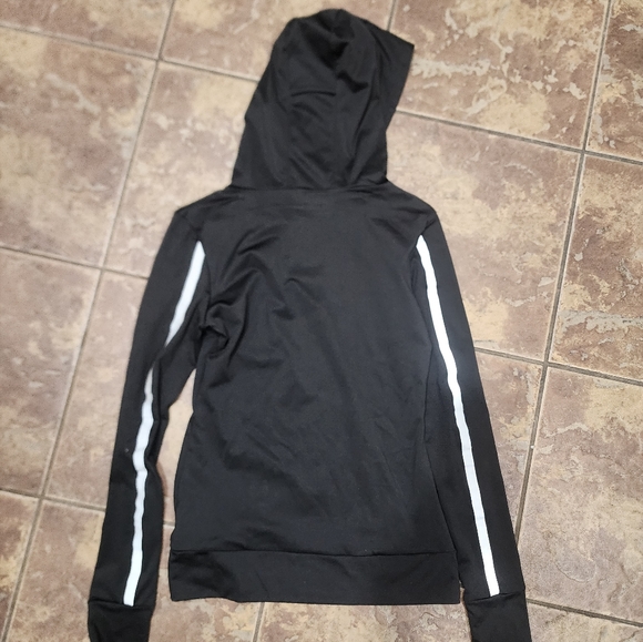 NWT Forever 21 Black Long Sleeve Running Shirt with Hood Size Small - Picture 2 of 6